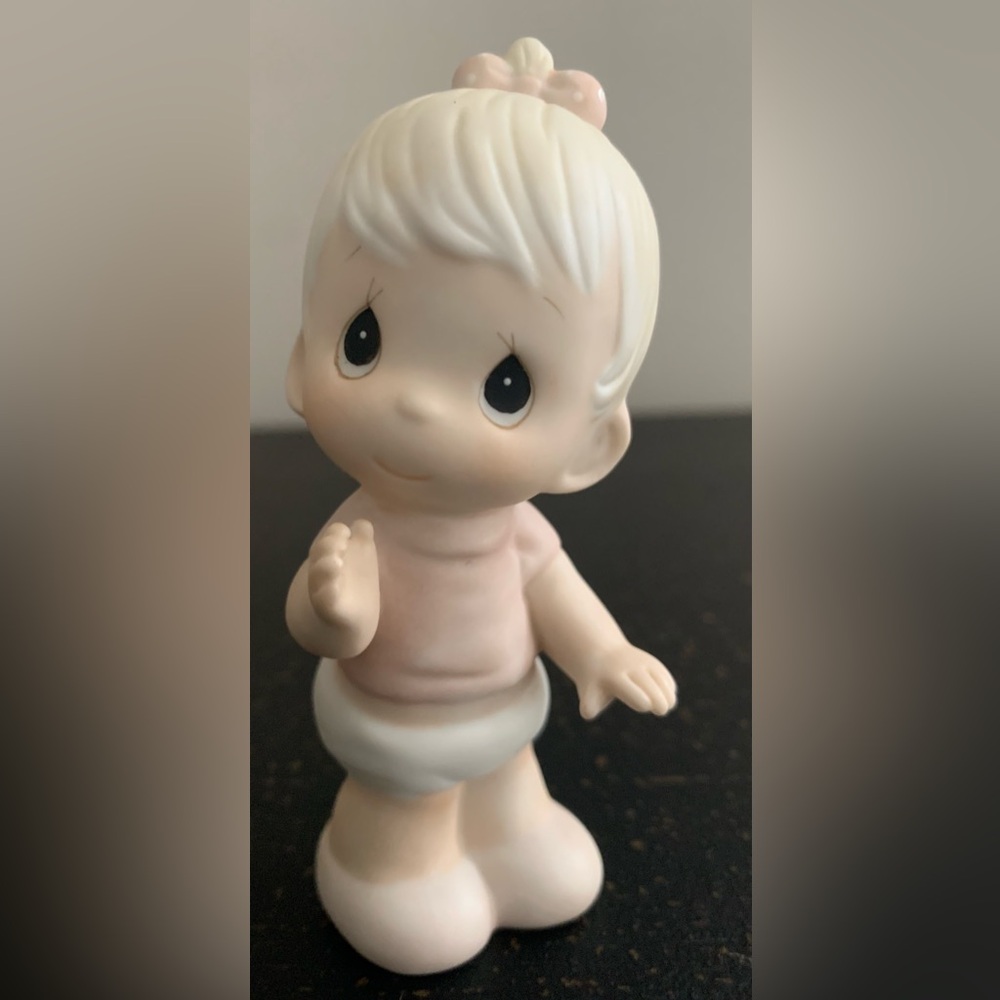 Vintage Precious Moments Baby Girl Pink Figurine 
Enesco E-2852/B